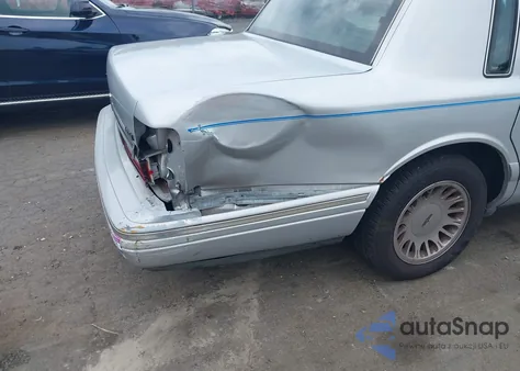 1995 Lincoln Town Car Executive z USA, uszkodzony, nr VIN 1LNLM81WXSY601533